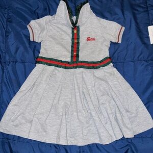 Gray toddler Gucci short sleeve cotton dress with gold button in the front 3Y